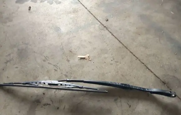 Audi A8 S8 D2 4D Front wiper blade arm 4D1955408K