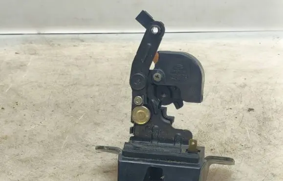 Hyundai Santa Fe Tailgate/trunk/boot lock/catch/latch 812302B000