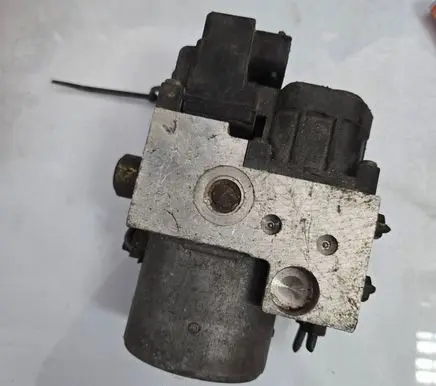 Nissan Almera Tino ABS Pump 0265216733 476605M301