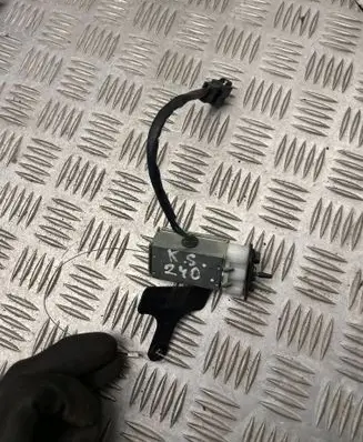 Fuel tank cap lock