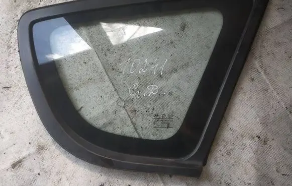 Hyundai i30 Rear side window as2
