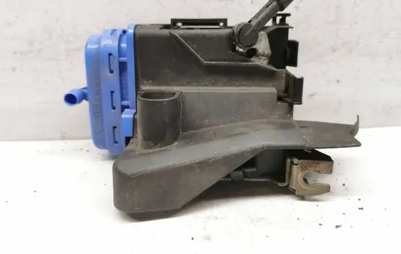 Audi A4 S4 B5 8D Rear door lock 4D0185A