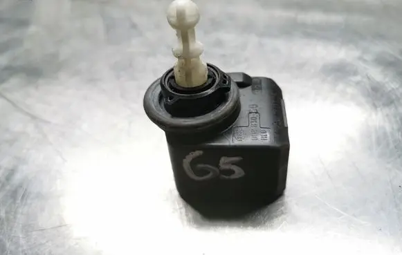 Headlight level adjustment motor