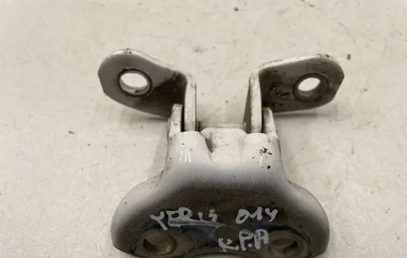 Toyota Yaris Front door lower hinge 