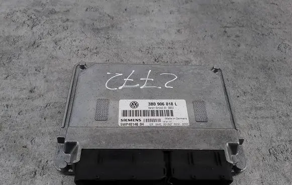 Volkswagen PASSAT B5.5 Engine control unit/module ECU 3B0906018L