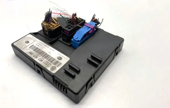 Audi A8 S8 D3 4E Central body control module 4E0907289