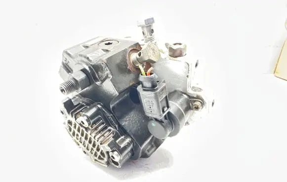 Audi A4 S4 B7 8E 8H Fuel injection high pressure pump 059130755E 0445010090