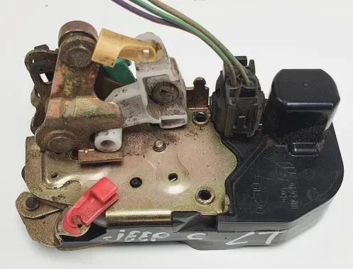 Jeep Cherokee III KJ Rear door lock
