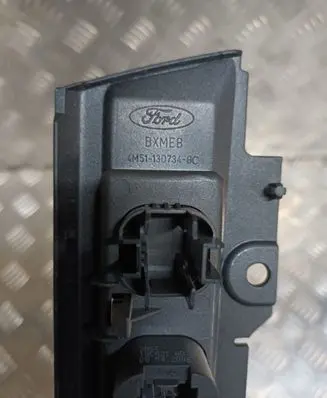 Ford Focus A set of switches 4M5113D734BC