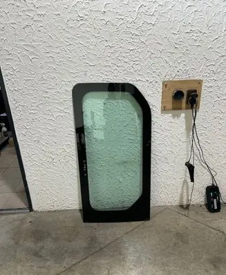 Opel Vivaro Sliding door window/glass 43R000479 DOT211M86AS2