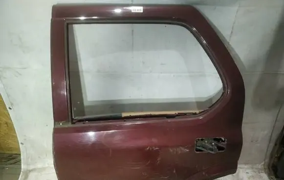 Opel Frontera B Rear door raudonos