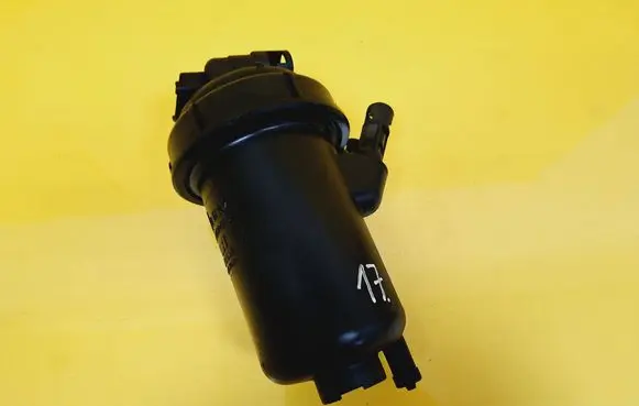 Suzuki Swift I Fuel filter housing 13161902