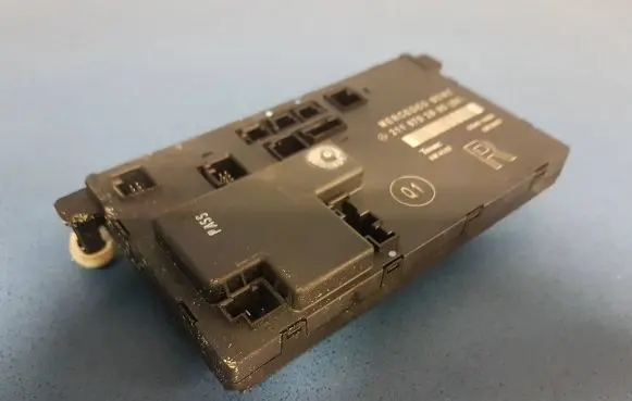 Mercedes-Benz E W211 Door control unit/module 2118702885 00401605