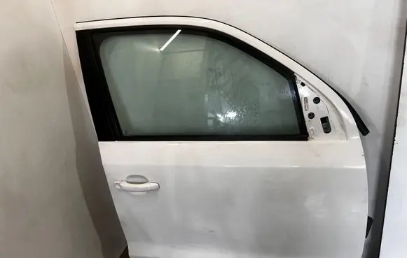 Volkswagen Amarok Front door
