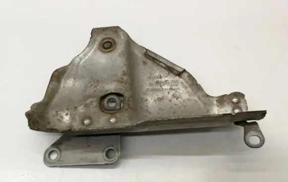 Volkswagen Golf VII Heat shield in engine bay 04E253061F