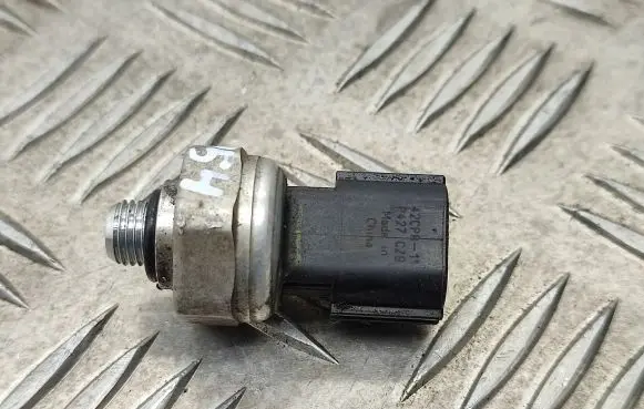Infiniti Q50 Air conditioning (A/C) pressure sensor 42CP811