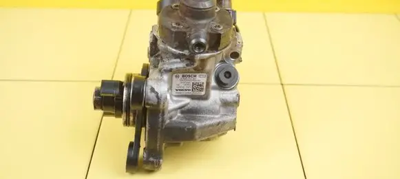 Volvo V40 Fuel injection high pressure pump 0445010681 D5204T6