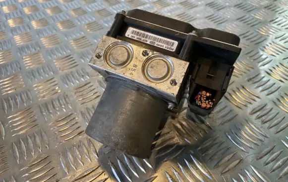 BMW 5 E60 E61 ABS Pump 6769705 6769703
