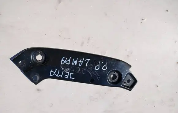 Volkswagen Jetta VI Lower shock absorber bracket 