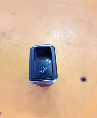 Mercedes-Benz E W212 Tailgate opening switch A2129059200 10075079