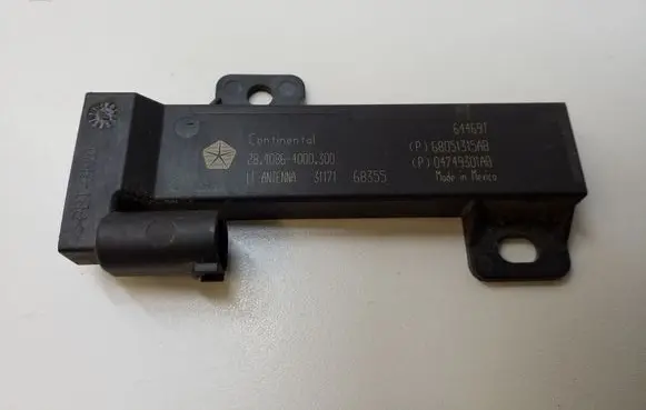 Chrysler Pacifica Aerial antenna amplifier 68051315AB 04749301AB