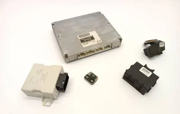 Toyota Avensis T250 Engine ECU kit and lock set 8966105C70 MB1758008681 89661-05C70