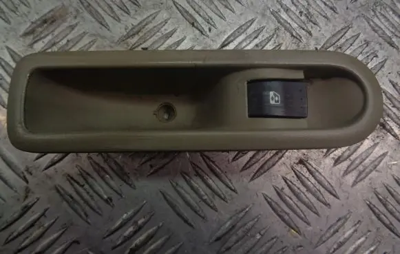 Renault Scenic II - Grand scenic II Quarter vent window switch 