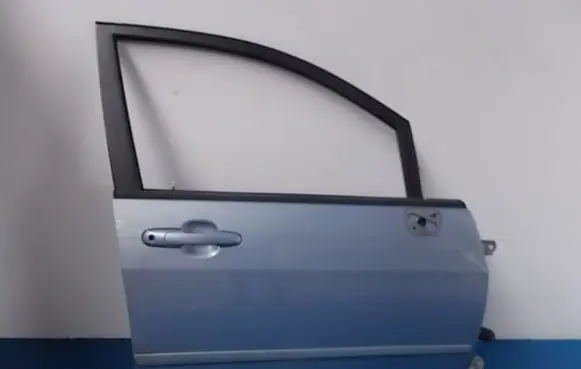 Suzuki Liana Front door