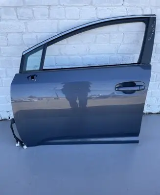 Toyota Avensis T270 Front door