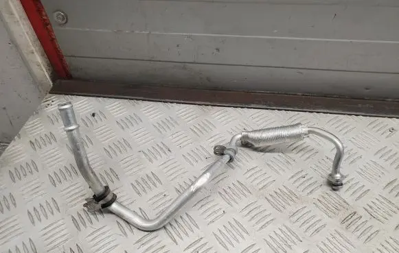 Audi Q7 4M Engine coolant pipe/hose 06M121085H