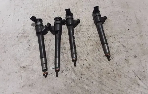 Renault Trafic III (X82) Fuel injector 0445110569