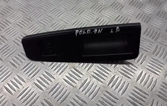 Volkswagen Polo IV 9N3 Front door window switch trim 6Q1867171