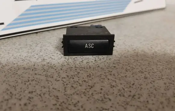 Traction control (ASR) switch