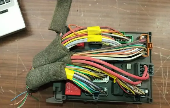 Renault Laguna II Fuse module 518002217