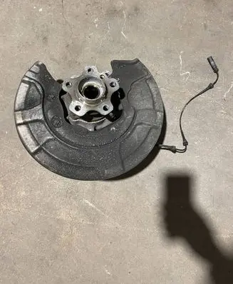 BMW X5 G05 Rear wheel hub 6876654