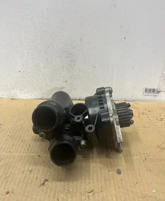 Volkswagen PASSAT B7 Water pump