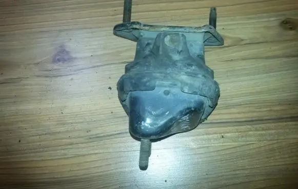 Chrysler 300M Engine mount bracket 4593184