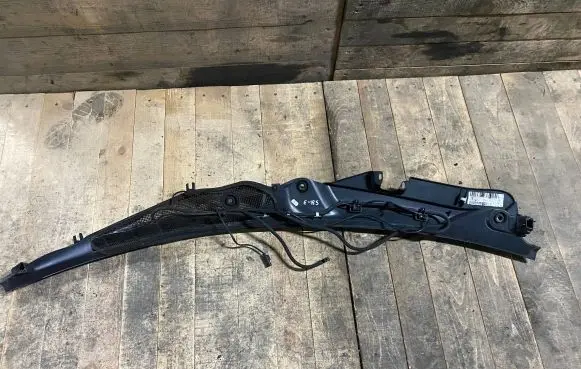 Mercedes-Benz E W212 Wiper trim a2128301013 2128301013