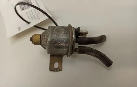 Mercedes-Benz 250 280 C CE W114 Vacuum valve ZK12924 5338 DB0497