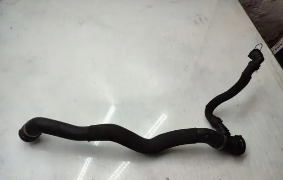 BMW 7 G11 G12 Engine coolant pipe/hose 8572905