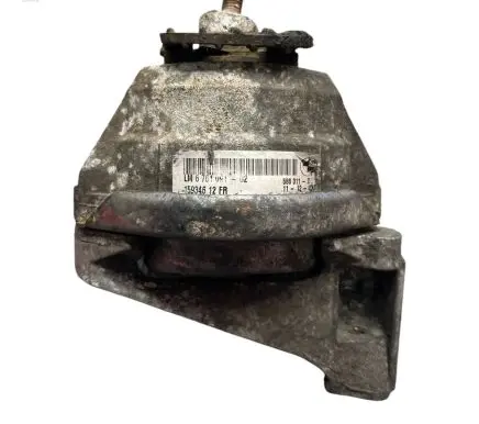 BMW 5 E60 E61 Engine mount bracket 6761091