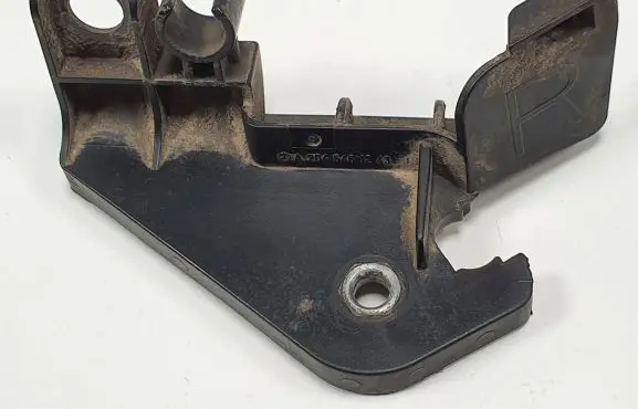 Mercedes-Benz E W212 Radiator mount bracket A2045461243
