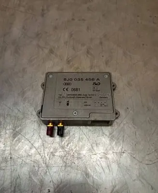 Audi A6 S6 C6 4F Aerial antenna amplifier 8J0035456A 035240 11601212
