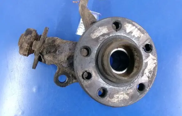 Volkswagen Transporter - Caravelle T4 Front wheel hub spindle knuckle