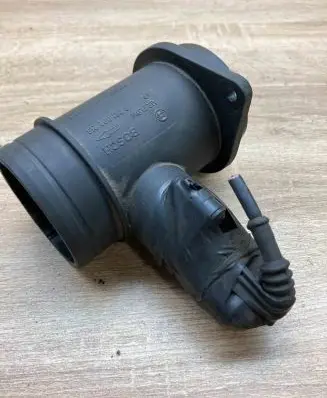 Volkswagen PASSAT B5 Mass air flow meter 0281002216
