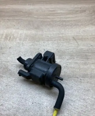 Mercedes-Benz C W203 Vacuum valve A0005450427