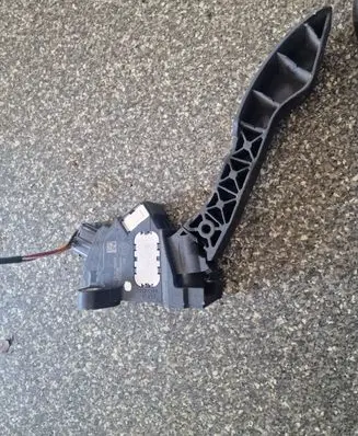 Toyota Avensis T270 Accelerator throttle pedal 7811002020