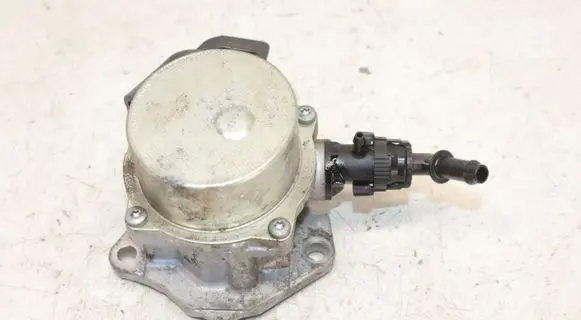 Nissan Qashqai Vacuum pump 146505272R