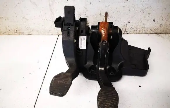 Opel Corsa D Brake pedal 3801990165 55703354
