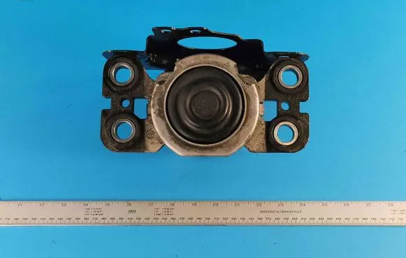 Volvo V70 Engine mount bracket 6G927M121NF12